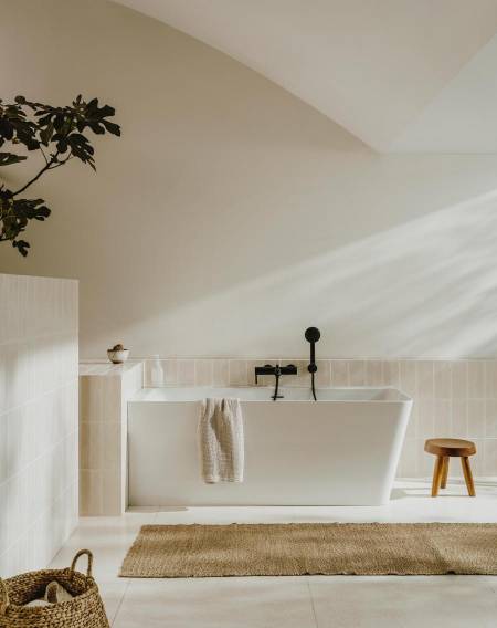 Roca spa bathtube with neutral tones
